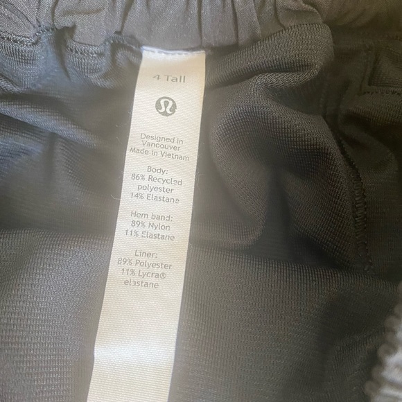 Lululemon Hotty Hot High-Rise Lined Short 4" black size 4 tall - Picture 5 of 7